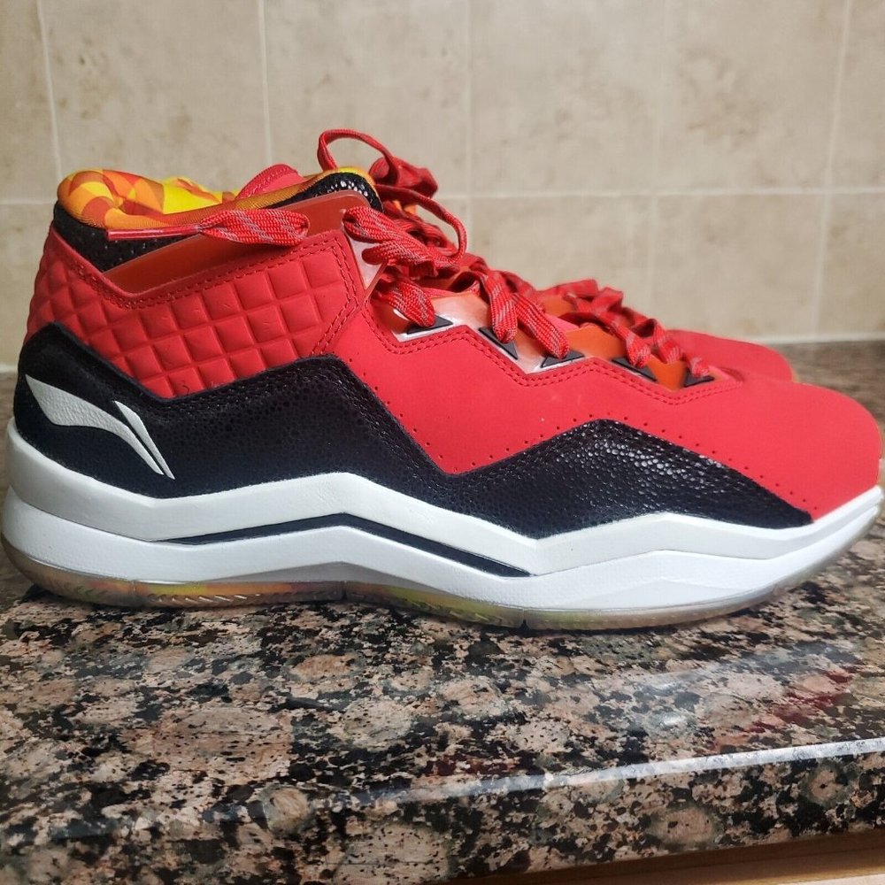 WoW 3.0 Code Red Shoes Size 13 WITH BLACK BAG